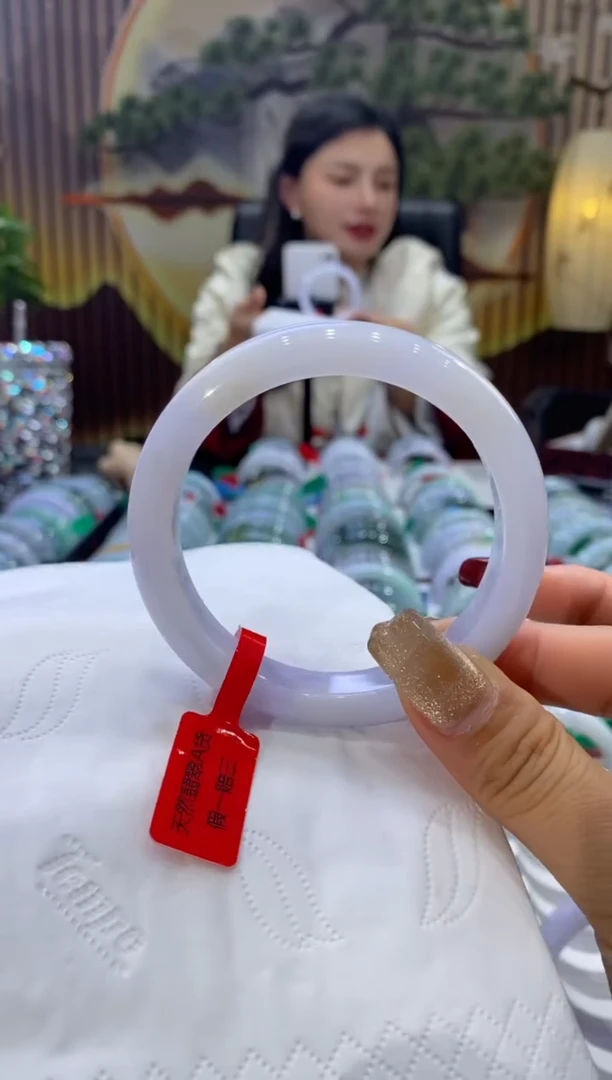 【闪购商品】翡翠手镯未镶嵌多人08170