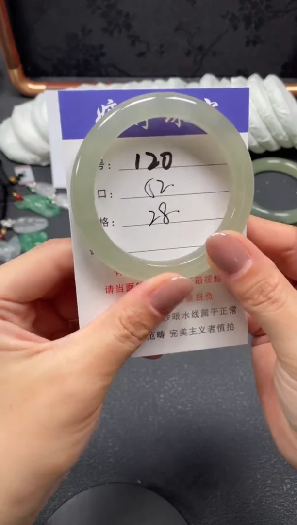 未镶嵌手镯石英质玉52