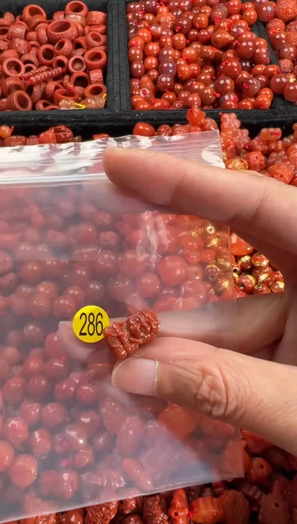 【闪购商品】南红玛瑙颈饰合金1