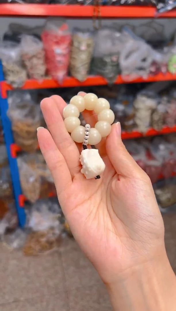 吊坠菩提根/象牙果荔枝栋手捻带小刺猬