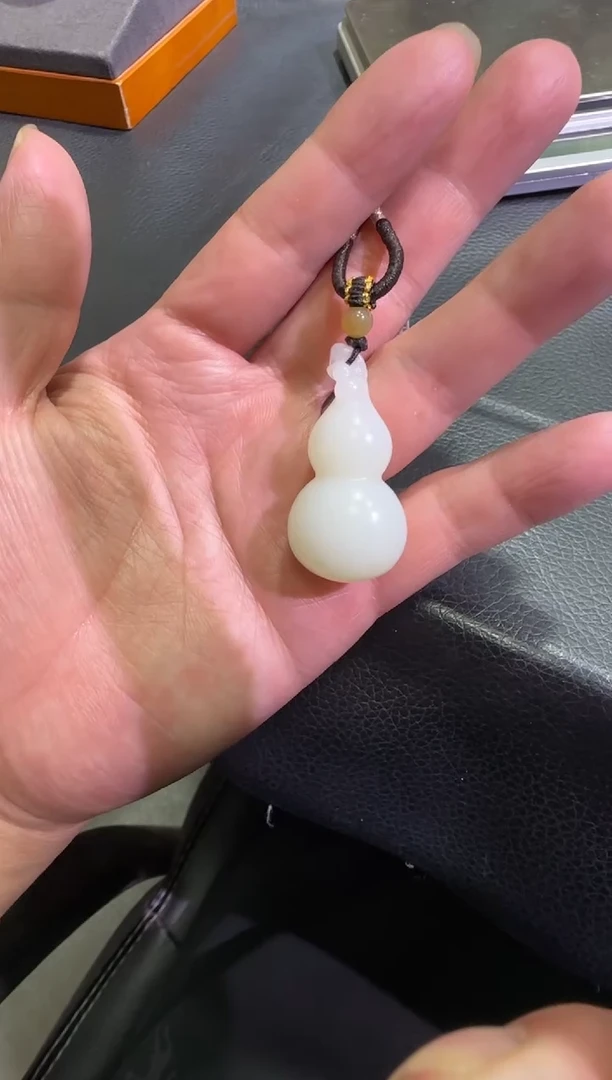 吊坠(赠链)未镶嵌和田玉天泰白玉挂件（产地直发）