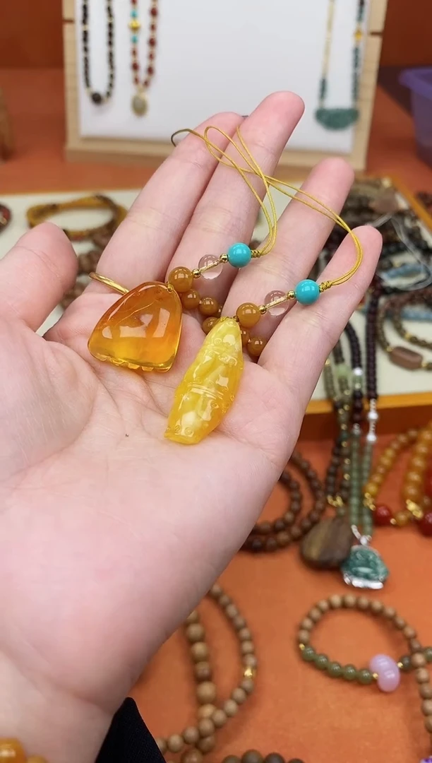 蜜蜡吊坠(赠链)未镶嵌蜜蜡随型吊坠