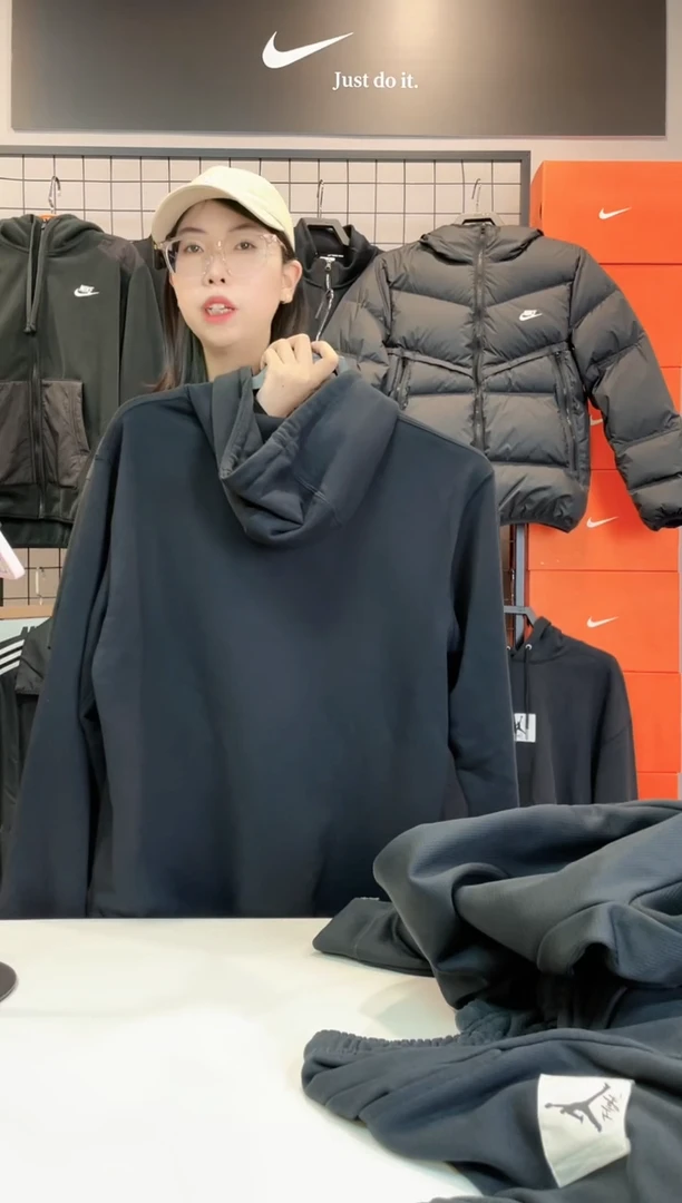 3867黑色连帽卫衣M码110斤-130斤不退换