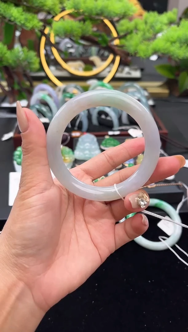 未镶嵌手镯翡翠手镯