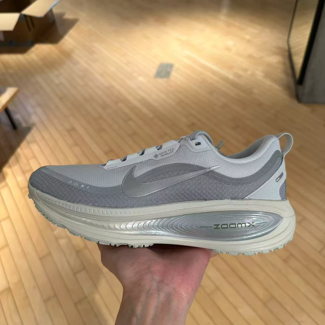 NIKE/耐克官方正品男子VOMERO 18 GTX防水运动跑步鞋HQ7001-003
