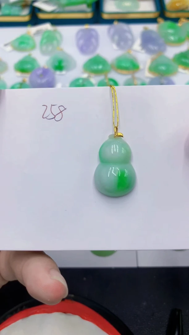 颈饰18K金镶嵌翡翠翡翠