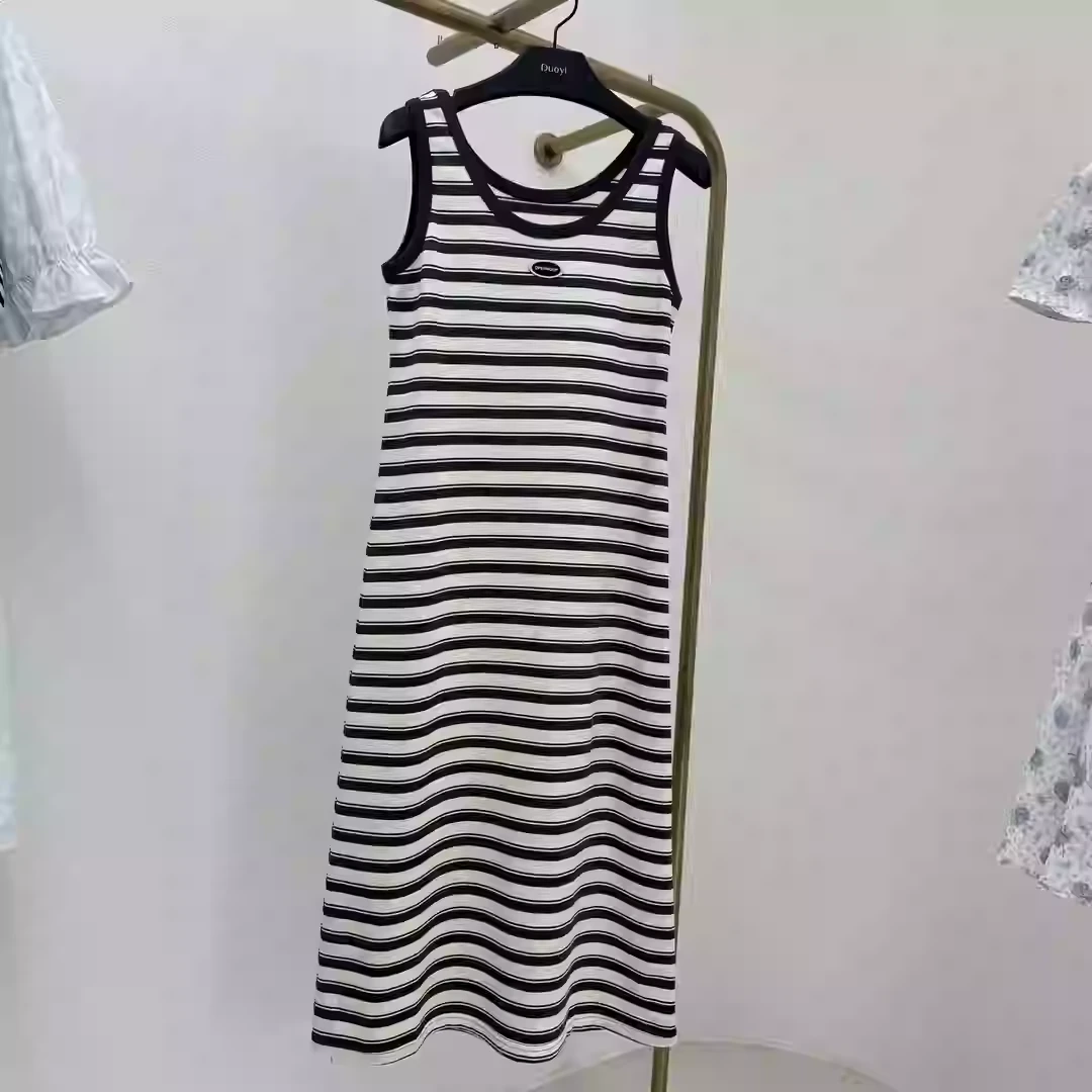 朵以2024夏新款条纹吊带打底连衣裙简约无袖背心长款裙39SX011016
