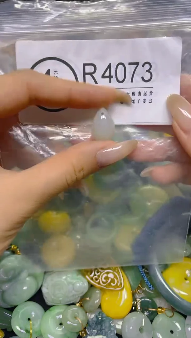 颈饰未镶嵌翡翠/ R /翡翠A货，一件也是批发价