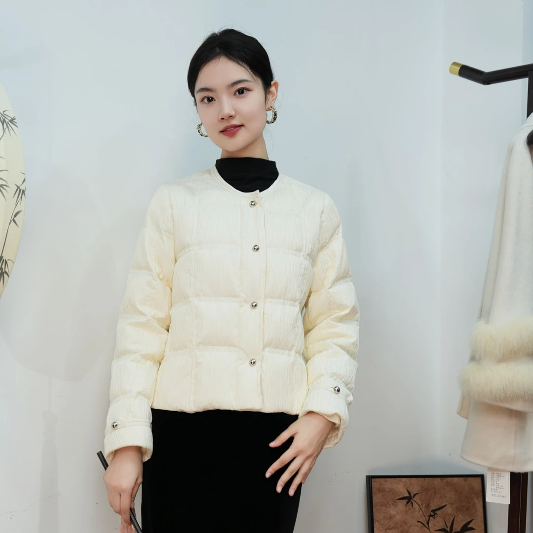 【泡芙小姐】2025冬季新款小香风洋气时尚圆领欧货高端鹅绒羽绒服