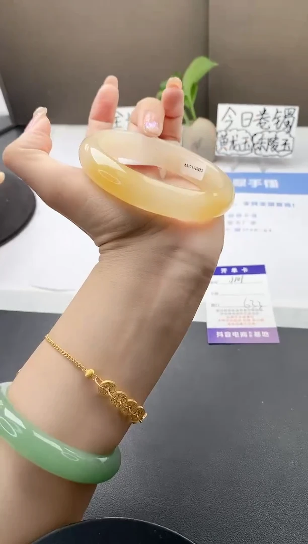 石英质玉手镯未镶嵌j101-H163+