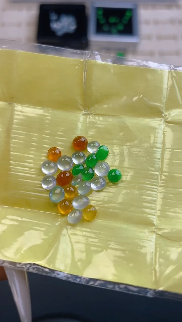 定制翡翠未镶嵌半**晓天然翡翠蛋面79