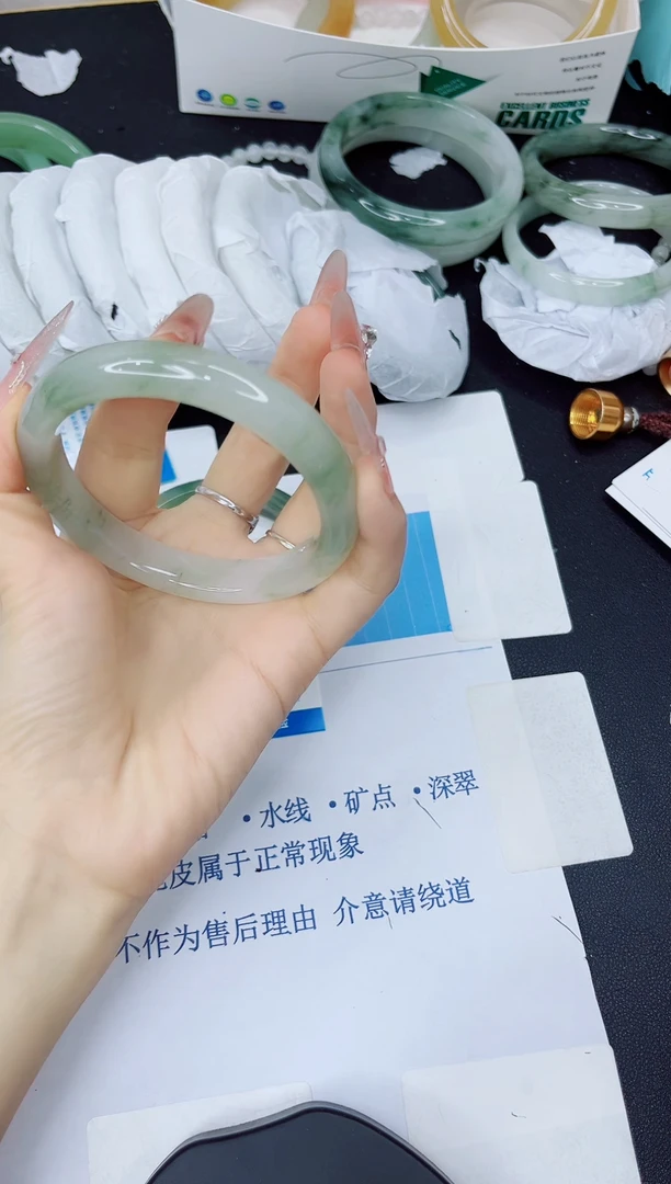 石英质玉手镯未镶嵌90/60.6