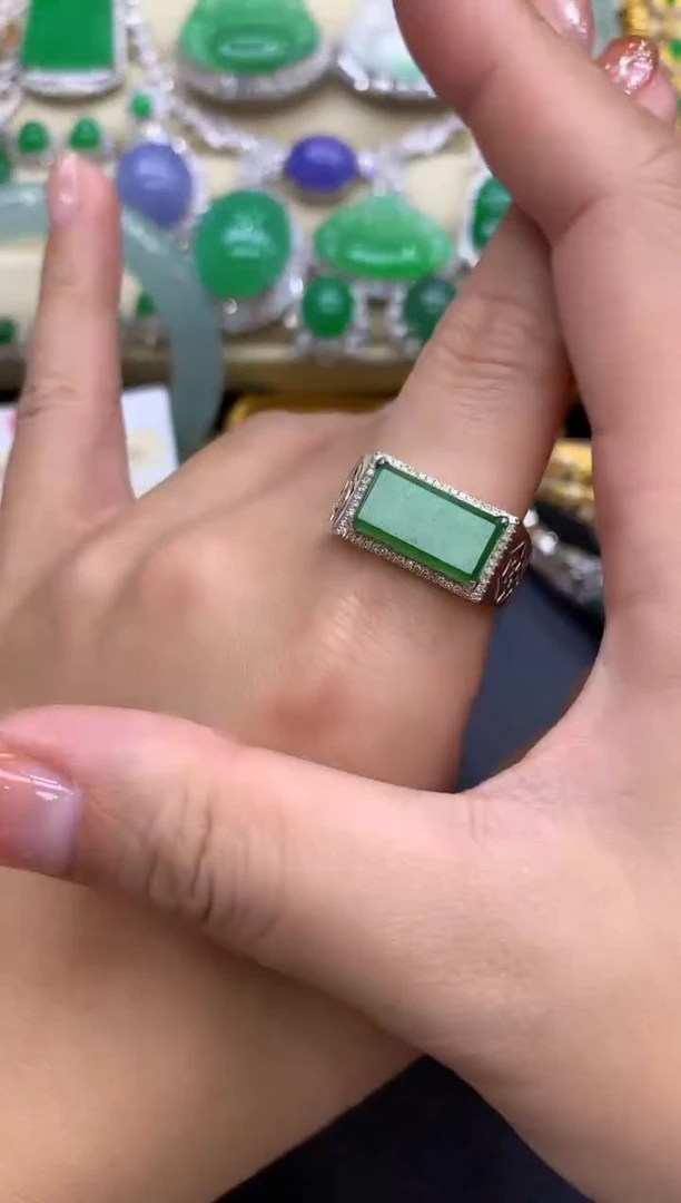 18K金镶嵌戒指翡翠330-中国好珍宝