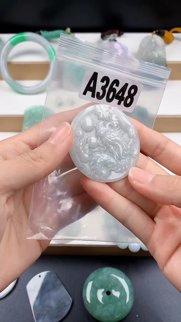颈饰未镶嵌翡翠天然翡翠吊坠挂件