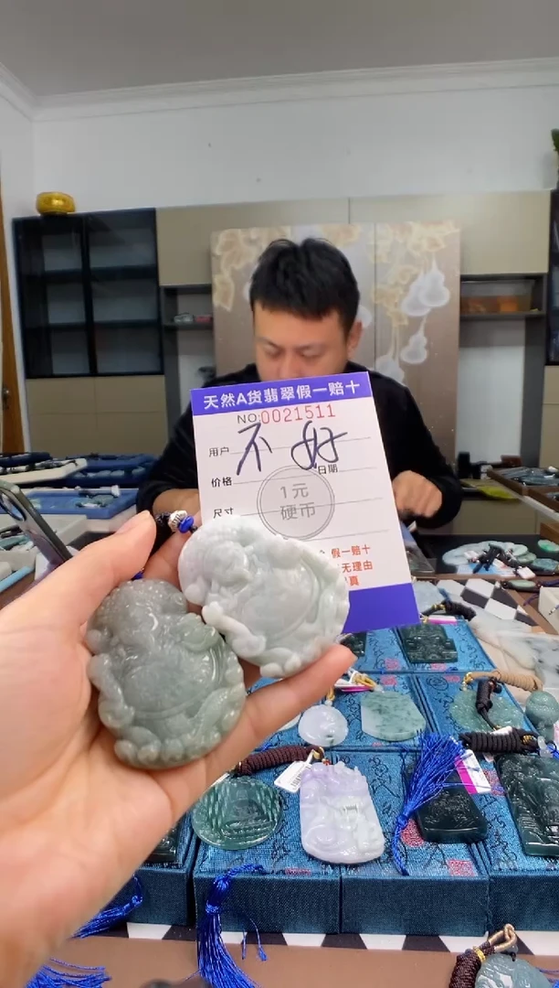 颈饰未镶嵌翡翠  多样性发其一