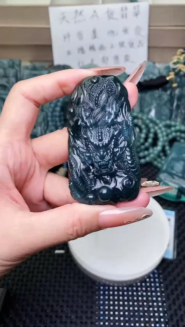 颈饰未镶嵌翡翠