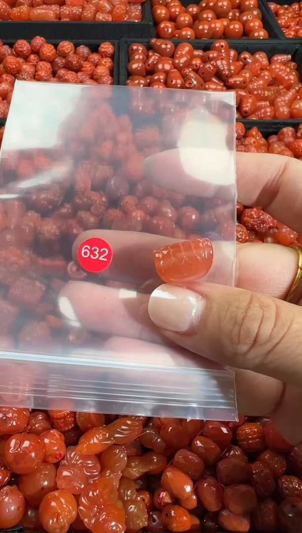 颈饰未镶嵌南红玛瑙1