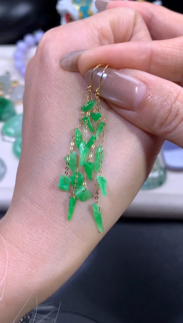 18K金镶嵌翡翠耳饰翡翠