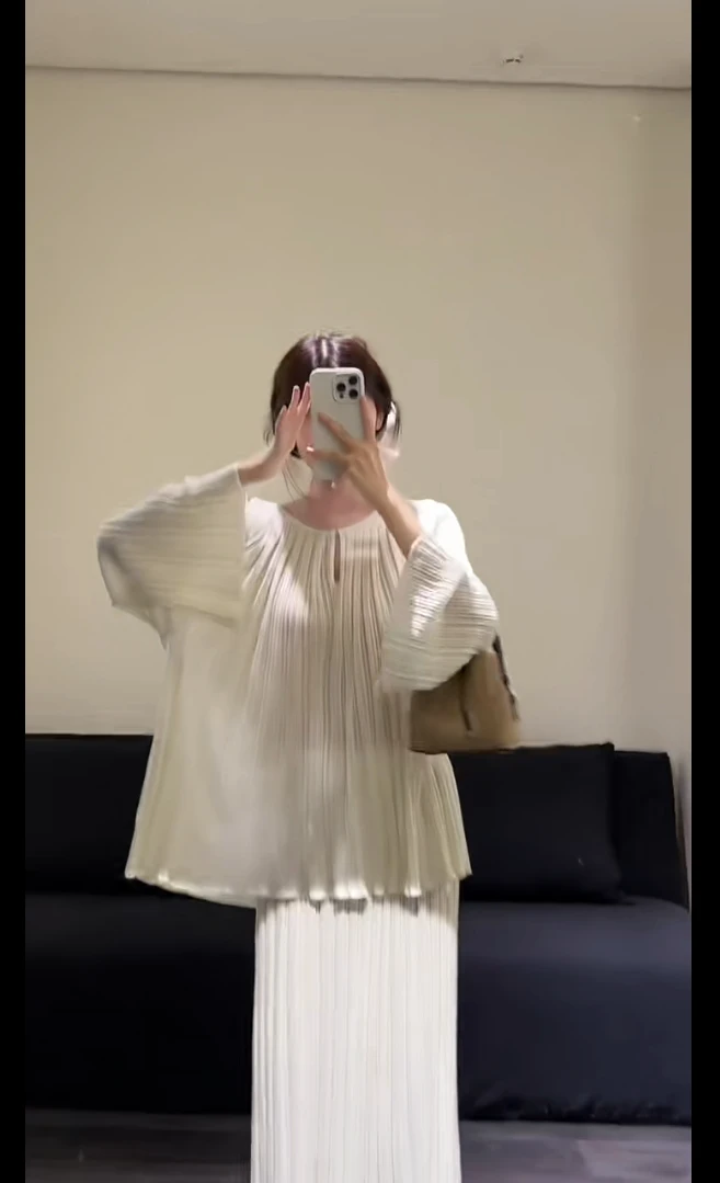 2025秋季新款设计感宽松喇叭袖针织衫上衣配显瘦半身裙两件套装女