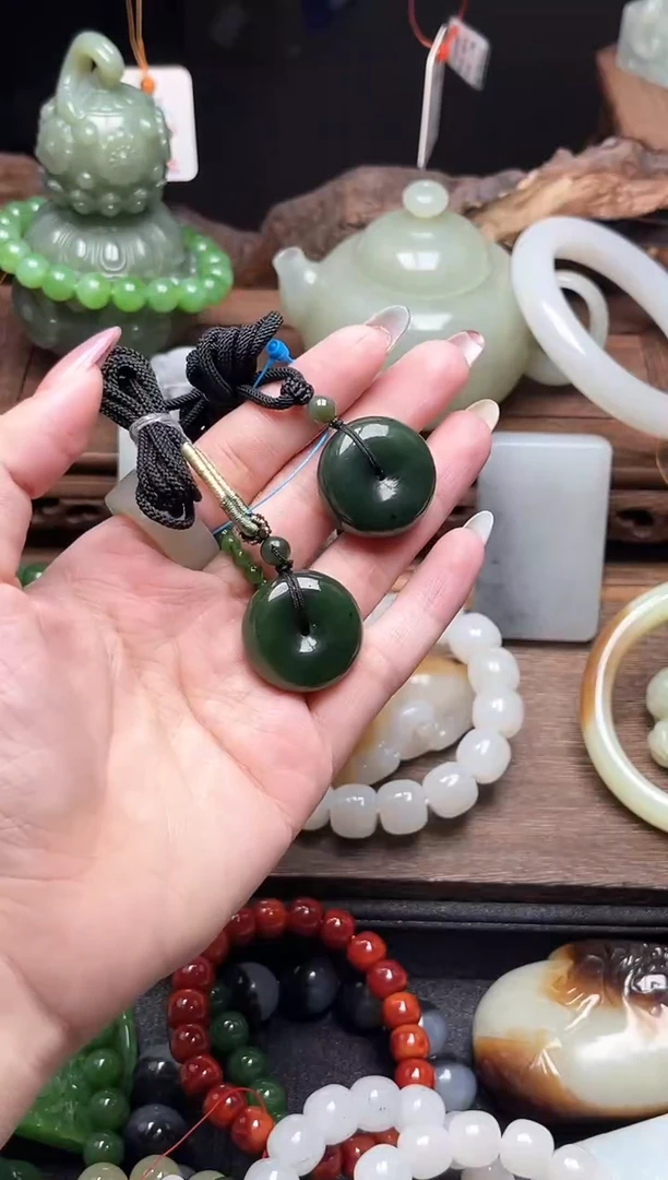 和田玉未镶嵌吊坠(不含链)阿碧 平安扣有瑕疵多样性发一