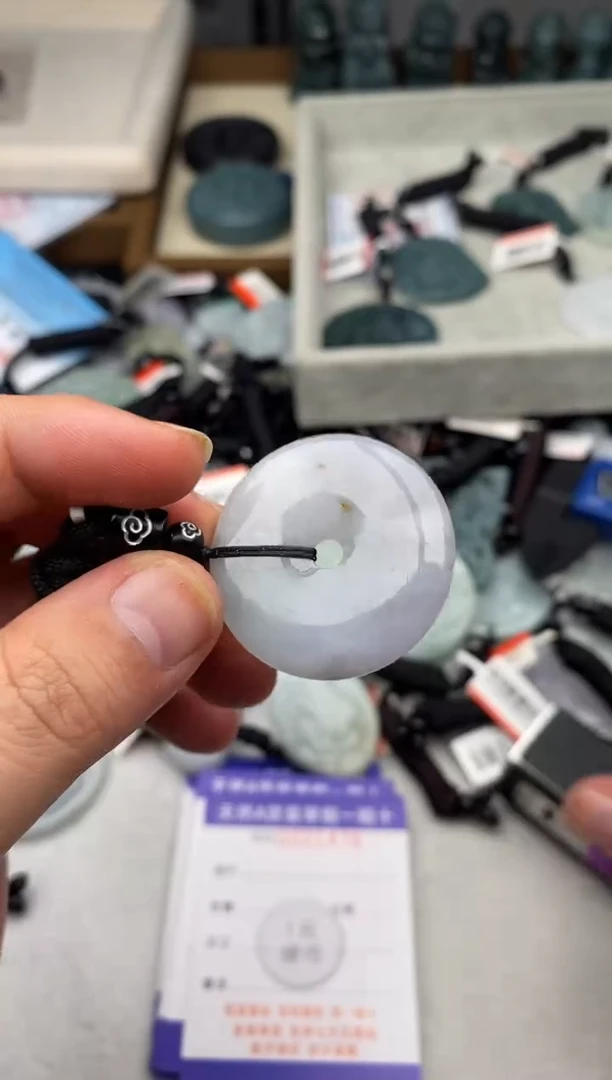 翡翠未镶嵌颈饰 多样性发其一