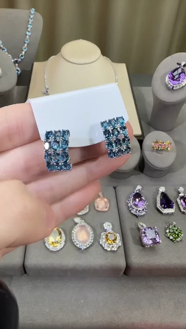 银S925镶嵌托帕石耳饰12mm伦敦蓝耳扣