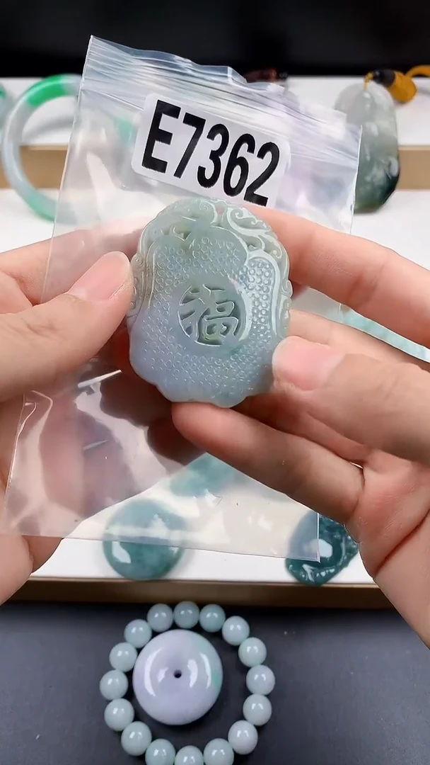 颈饰未镶嵌翡翠天然翡翠吊坠挂件