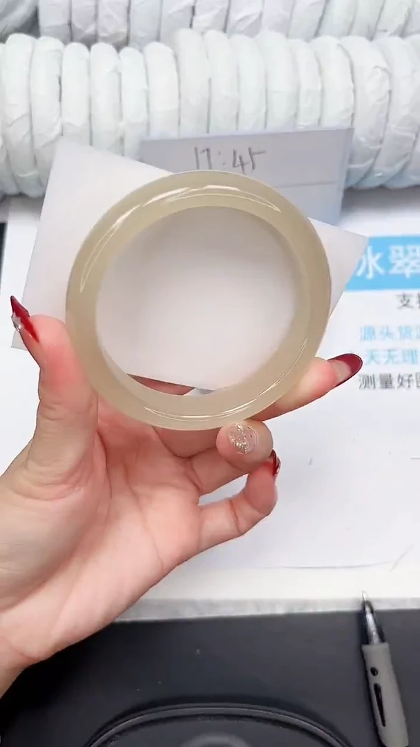 未镶嵌手镯石英质玉179-59.3OF