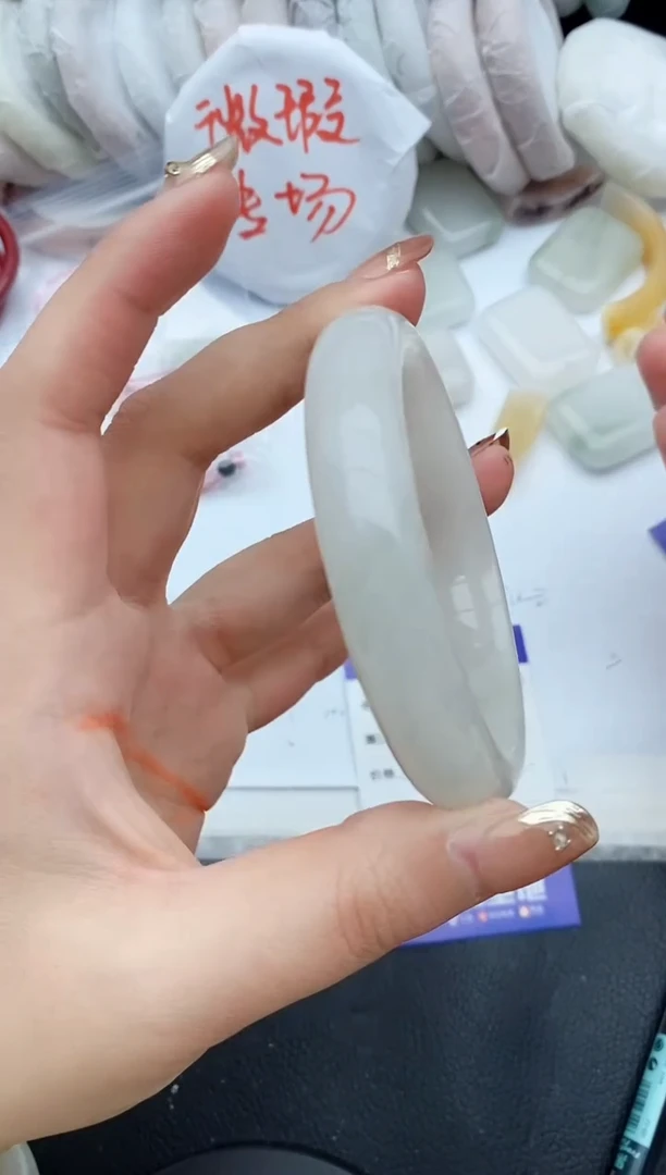 【闪购商品】石英质玉手镯未镶嵌367+60/61