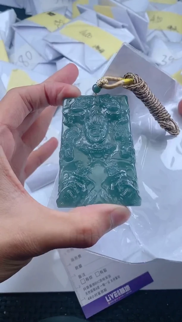 翡翠未镶嵌颈饰