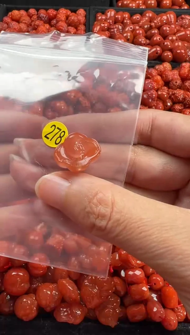 颈饰未镶嵌南红玛瑙1