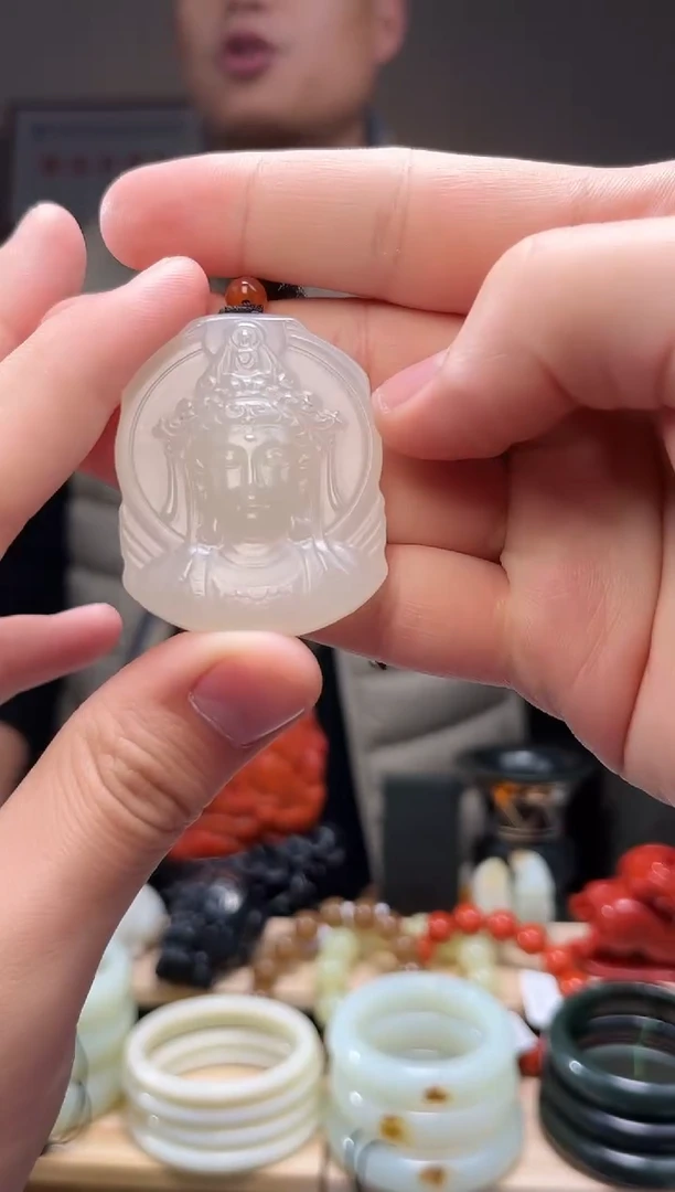 颈饰未镶嵌和田玉吊坠