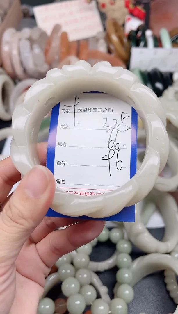 未镶嵌手镯石英质玉325