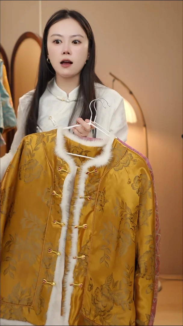 金色水貂毛外套
