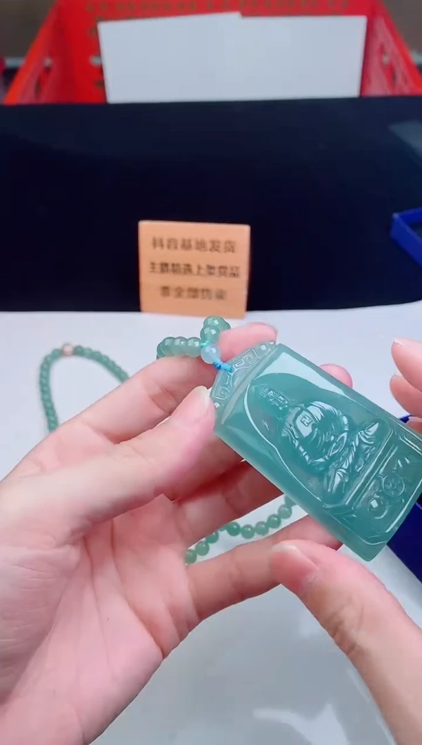 颈饰未镶嵌翡翠   ·