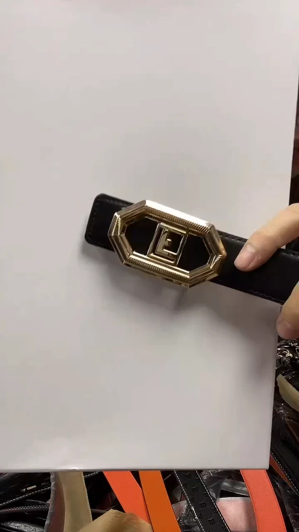 2025新款男士B经典时尚百搭商务扳扣皮带