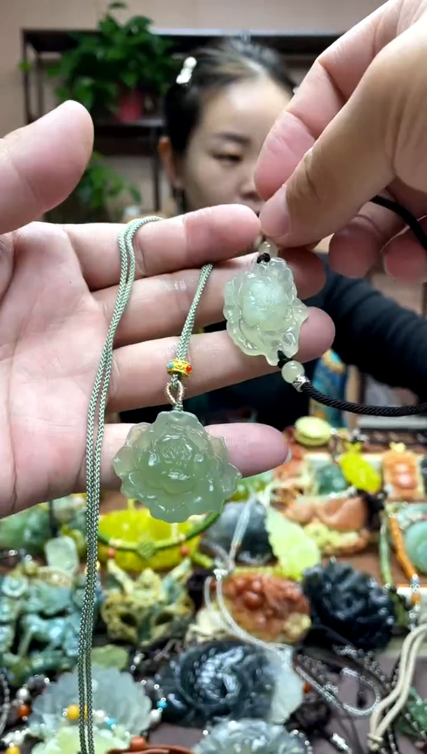 未镶嵌岫玉颈饰·
