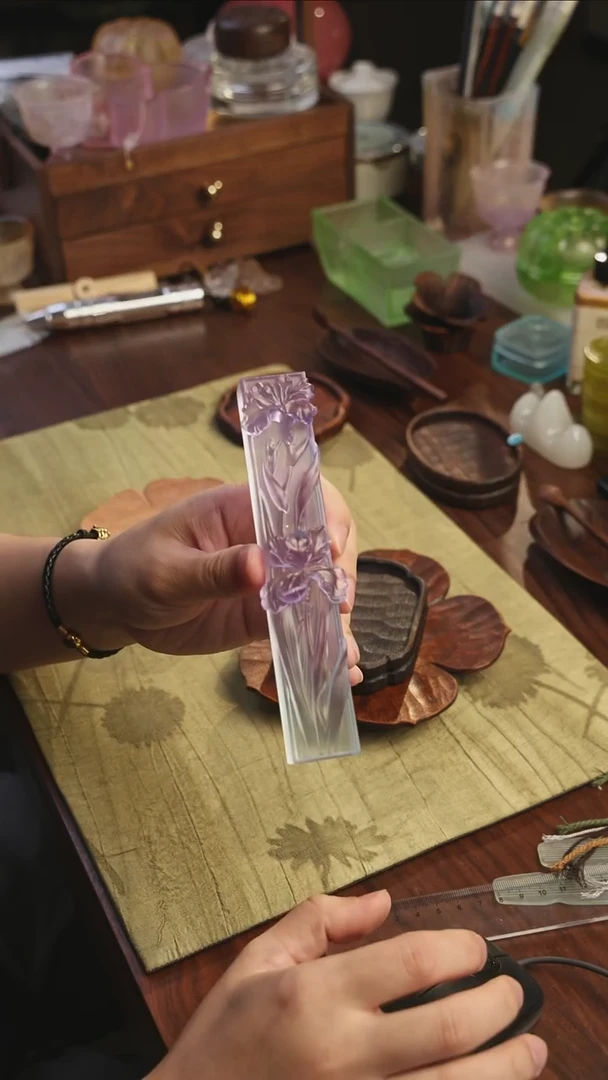 鸢尾花琉璃镇尺 111