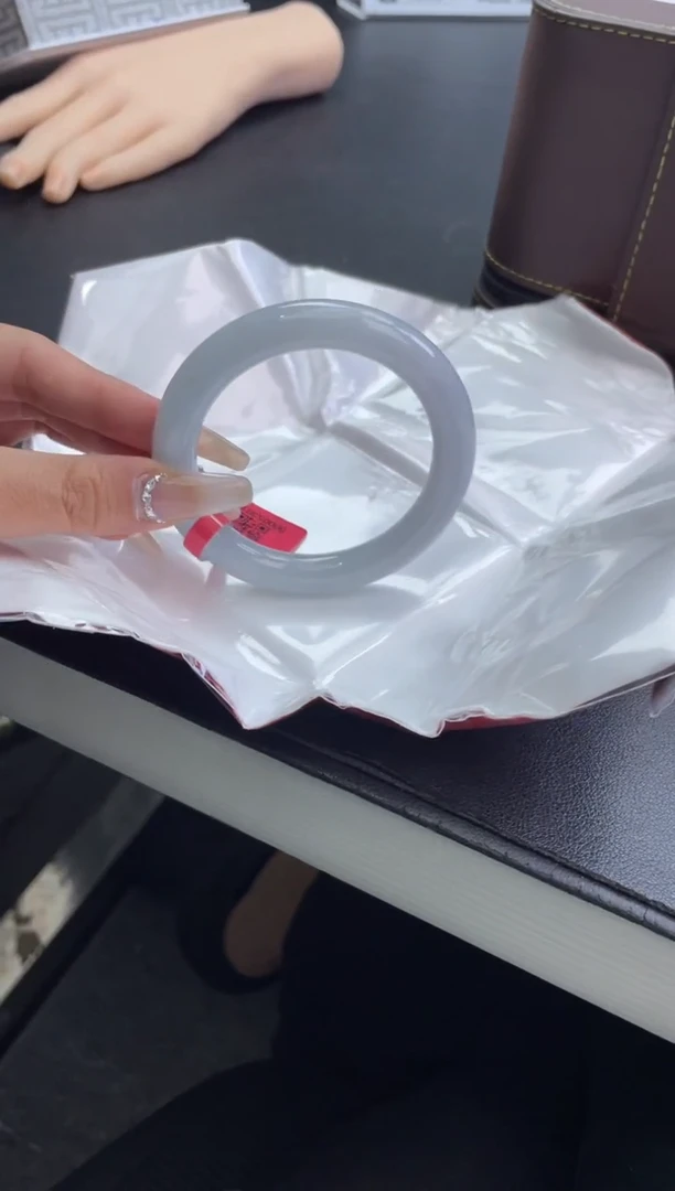 翡翠手镯未镶嵌翡翠手镯