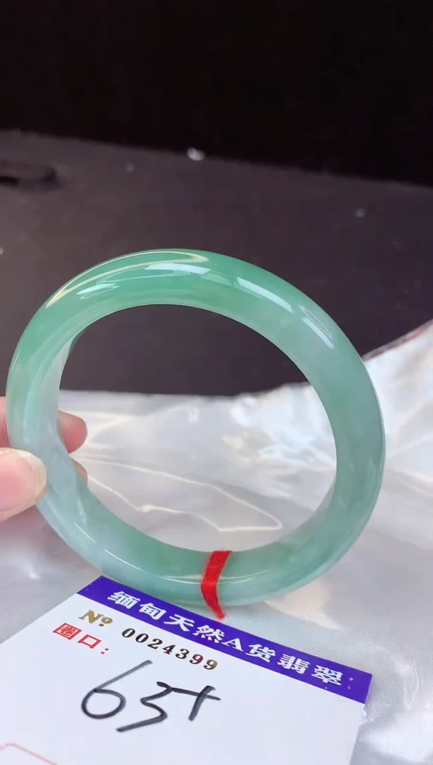 【闪购商品】翡翠手镯未镶嵌63+