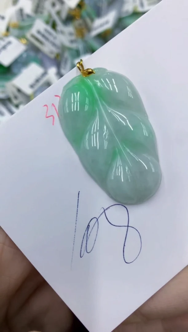颈饰18K金镶嵌翡翠1111111111111