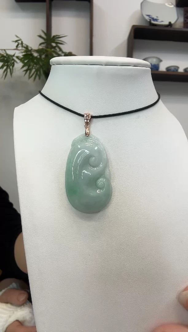 颈饰银S925镶嵌翡翠如意