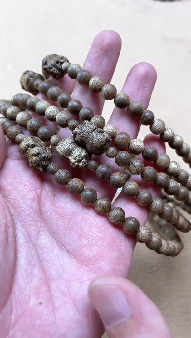 【闪购商品】沉香手串菩萨棋0.7圆珠雕刻双圈多样性发其一