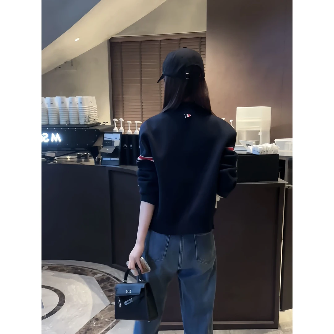 2025秋款款暇姐自制TB风高级感穿搭针织衫春秋显瘦短款时尚