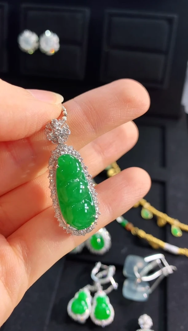 【闪购商品】翡翠吊坠(不含链)18K金镶嵌吊坠