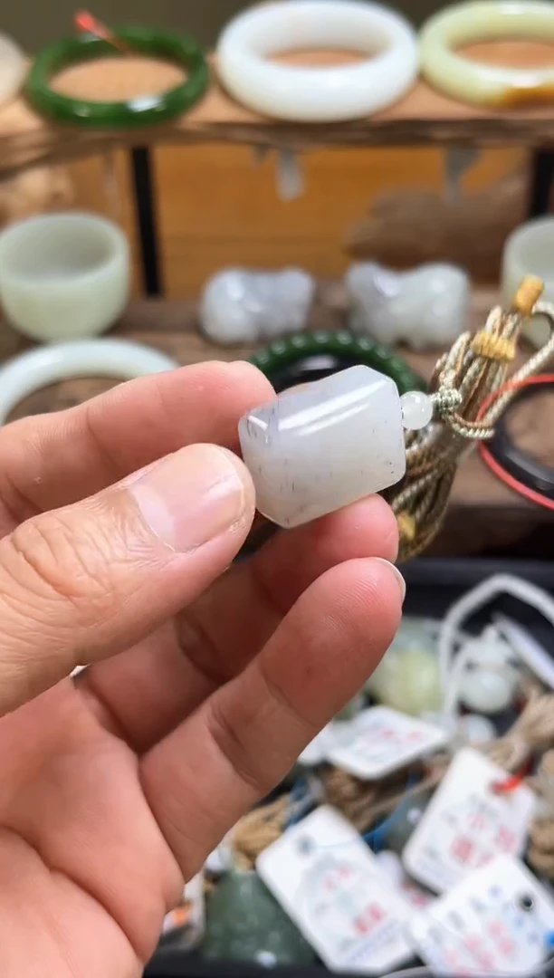 吊坠(不含链)未镶嵌和田玉新疆黑山 无事牌