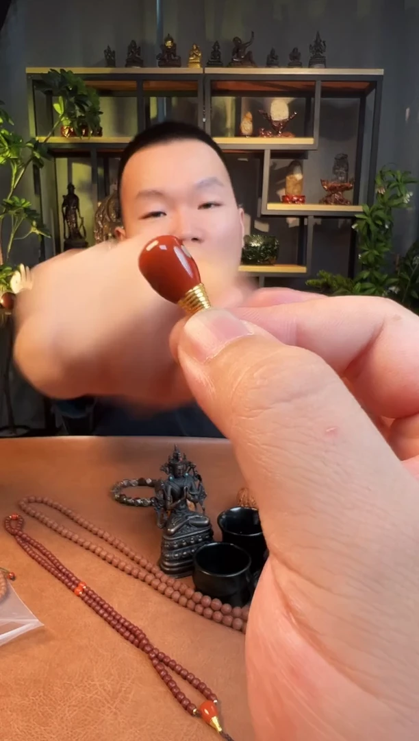 吊坠(不含链)18K金镶嵌南红玛瑙三通吊坠