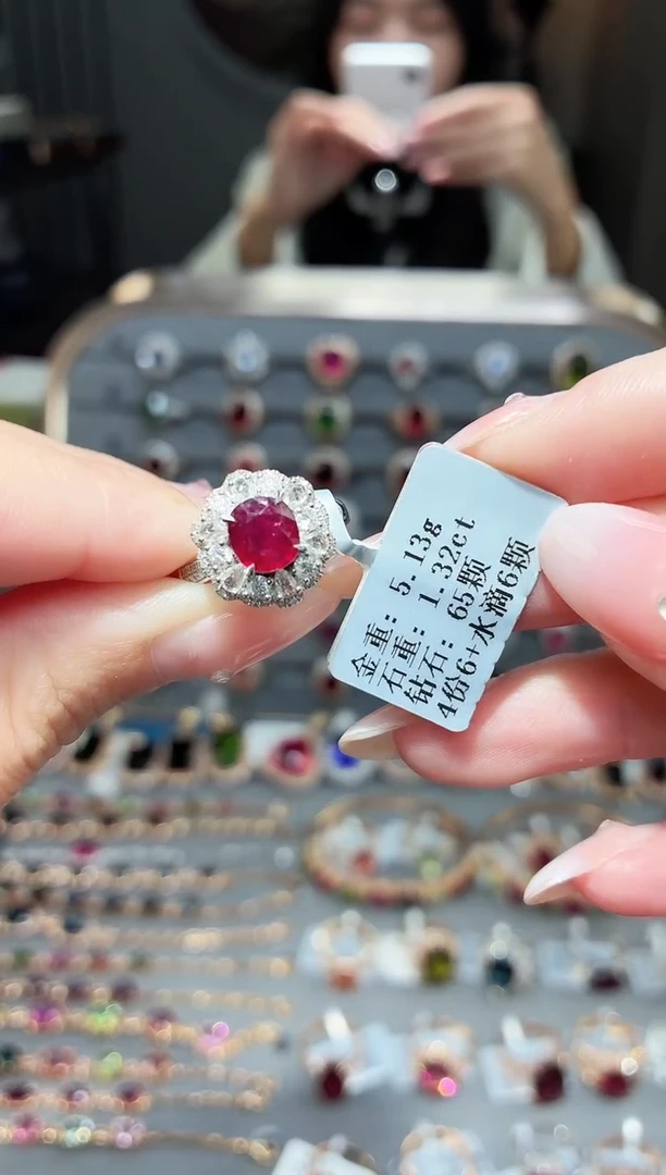 18K金镶嵌戒指红宝石1.32ct
