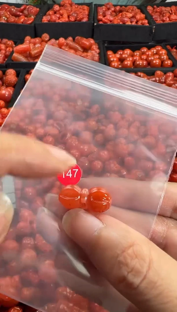 颈饰未镶嵌南红玛瑙1