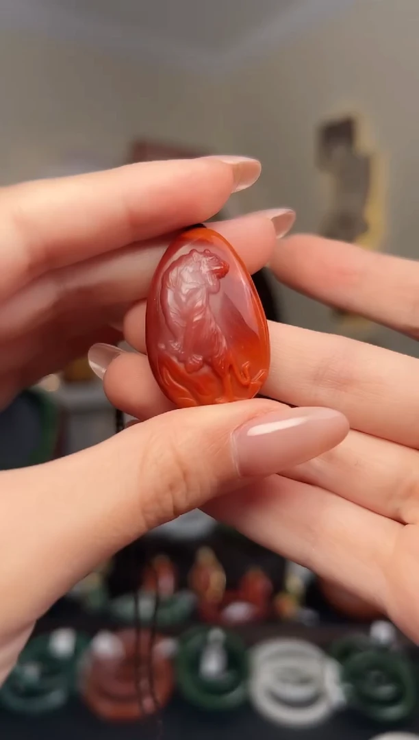 颈饰未镶嵌南红玛瑙36*24*11mm 虎